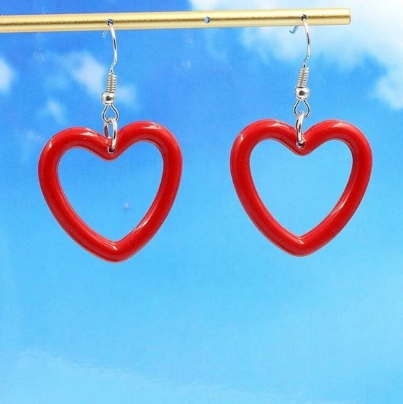 RED HEART DANGLE EARRINGS IN Acrylic Hypoallergenic NEW - Picture 1 of 6